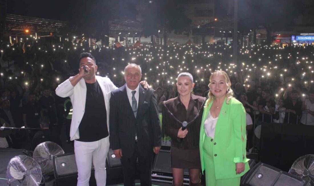 Aydın’ın Sultanhisar ilçesinde düzenlenen 54. Uluslararası Sultanhisar Atça Nysa Çilek