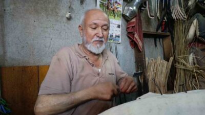 Kahramanmaraş’ta geçmişte onlarca ustanın çalıştığı tarihi Semerci Çarşısı’nda, teknoloji ve