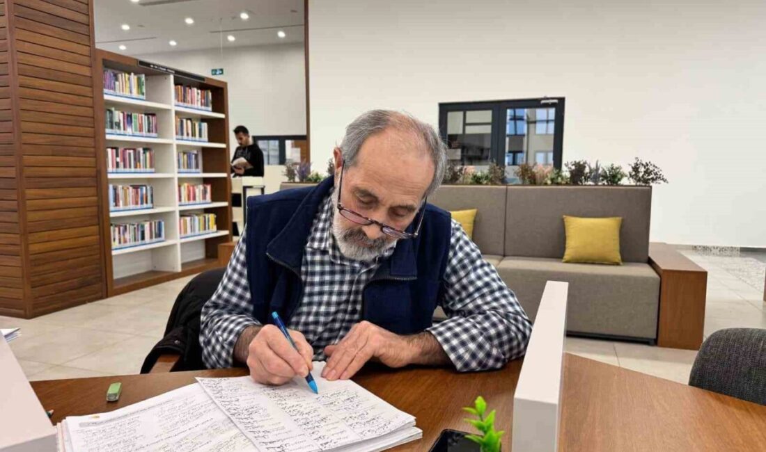 Kocaeli’de yaşayan 68 yaşındaki Tuğran Savaş, Gebze Millet Bahçesi’ndeki kütüphaneye