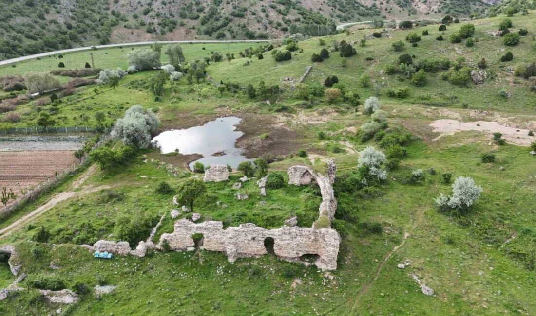 Yozgat’ın Saraykent ilçesinde bulunan Çınçınlı Sultan Hanı 8 asırdır varlığını