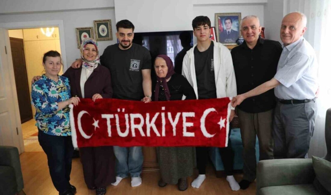 Samsun Garnizon Komutanı Gazi Tümgeneral Davut Alâ ve eşi Selda