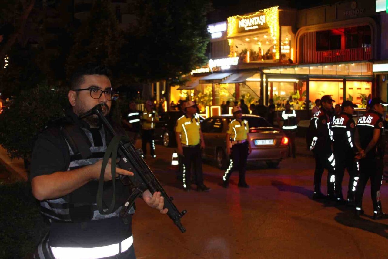 Adana’da kent genelinde 2 bin 443 polis ve jandarma personelinin