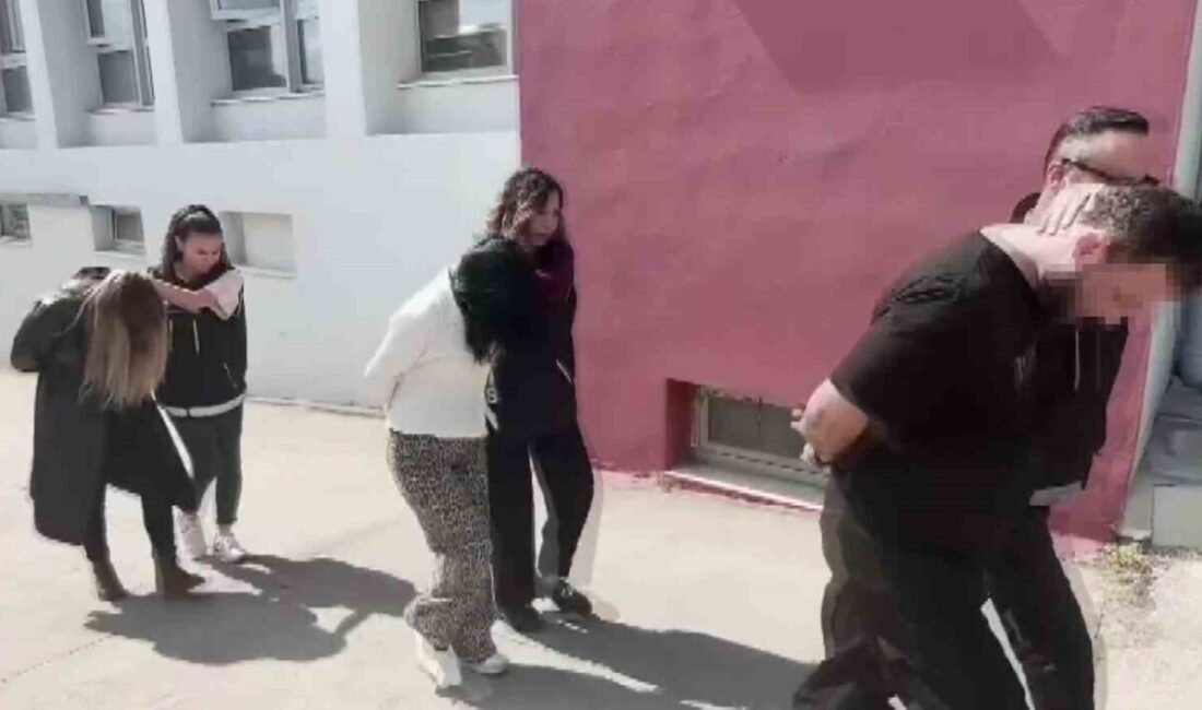Adana’da bir otomobilin bagajındaki çuvallardan 20 kilo 500 gram esrar