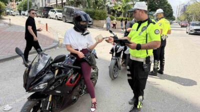 Adana’da, trafik uygulamasında 274 motosiklet sürücüsüne para cezası kesildi. İl