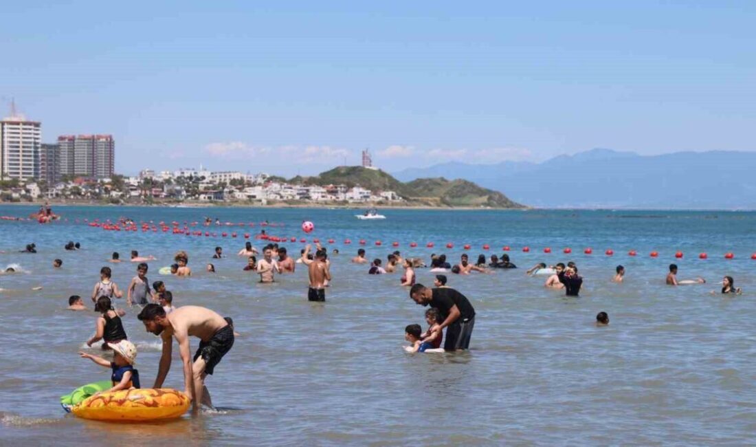 Adana’nın Yumurtalık ilçesinde Kurban Bayramı’nın son gününde sahil doldu taştı.