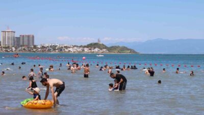 Adana’nın Yumurtalık ilçesinde Kurban Bayramı’nın son gününde sahil doldu taştı.