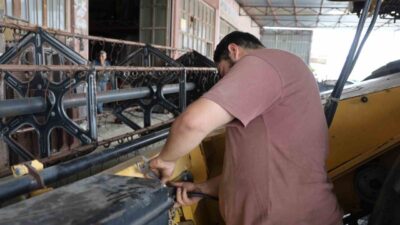 Adana’nın Kozan ilçesinde buğday hasadı öncesi ürün kaybının önüne geçmek
