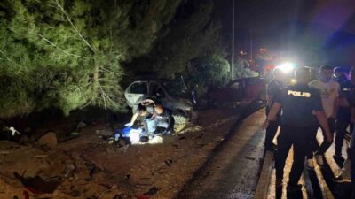 Adana’da iki otomobilin kafa kafaya çarpıştığı trafik kazasında bir çift