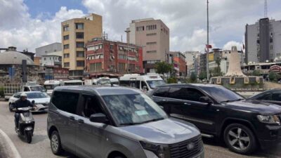 Adana’da trafik sıkışıklığı ve sürücülerin gereksiz korna kullanımı vatandaşların tepkisini
