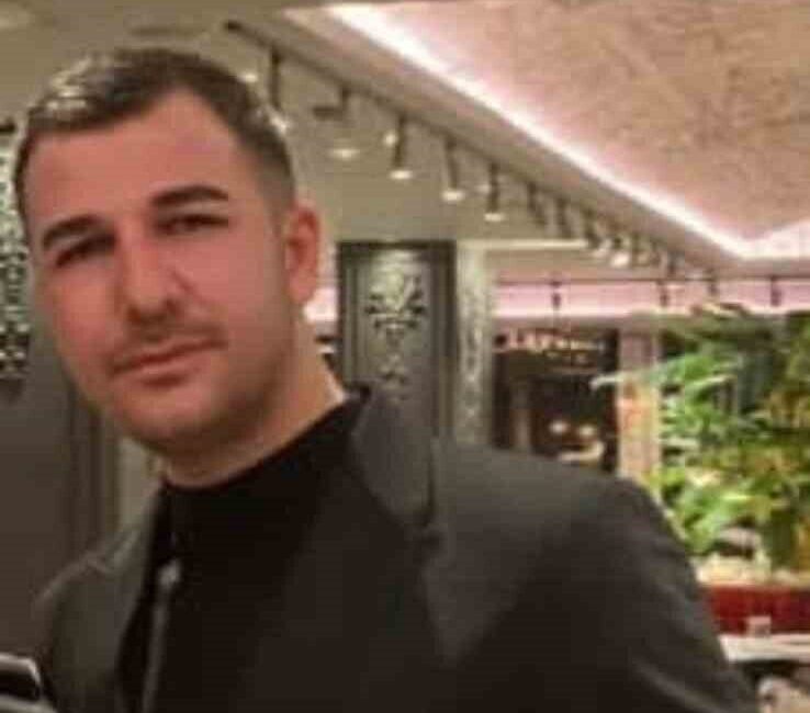 Adana’da meydana gelen trafik kazasında, kamyonetle çarpışan 27 yaşındaki motosiklet
