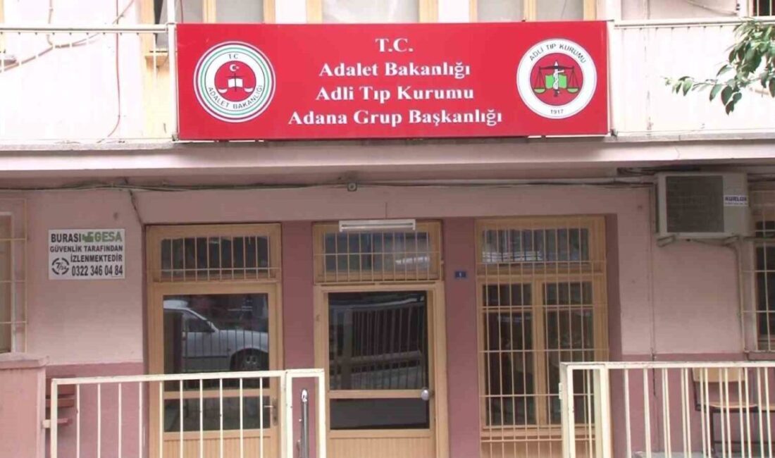 Adana’da sokakta yürüdüğü sırada kimliği belirsiz kişi ya da kişilerin