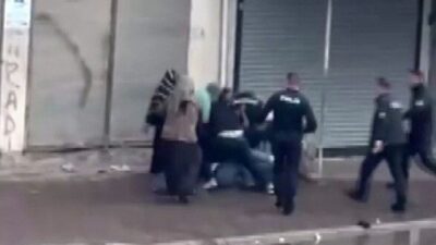 Adana’da kadın ve erkeklerin karıştığı kavga, polisin havaya ateş açmasıyla