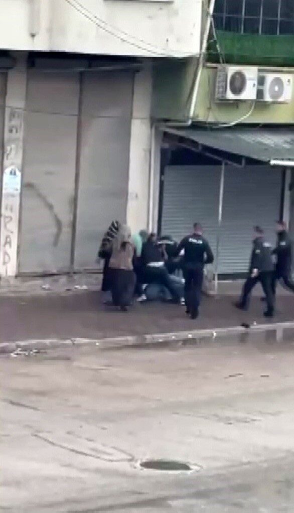 Adana’da kadın ve erkeklerin karıştığı kavga, polisin havaya ateş açmasıyla