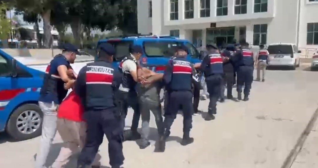 Adana’da jandarma ekiplerince suç örgütüne yönelik düzenlenen operasyonda 6 şüpheli