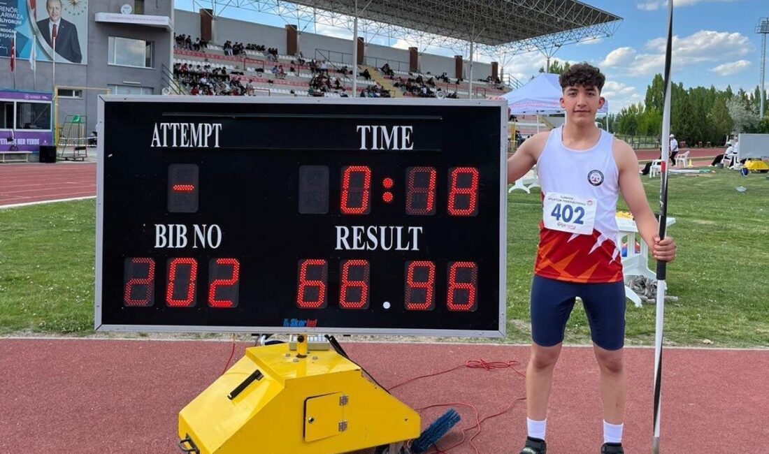 Adil Sani Konukoğlu Spor Lisesi öğrencisi Abdulkadir Uğurlu, Eskişehir’de düzenlenen