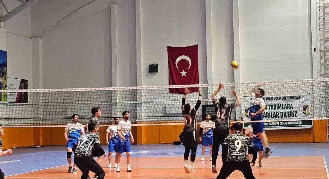 Bitlis’in Adilcevaz Kaymakamlığı öncülüğünde düzenlenen kurumlar arası voleybol turnuvasının şampiyonu