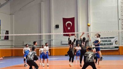 Bitlis’in Adilcevaz Kaymakamlığı öncülüğünde düzenlenen kurumlar arası voleybol turnuvasının şampiyonu