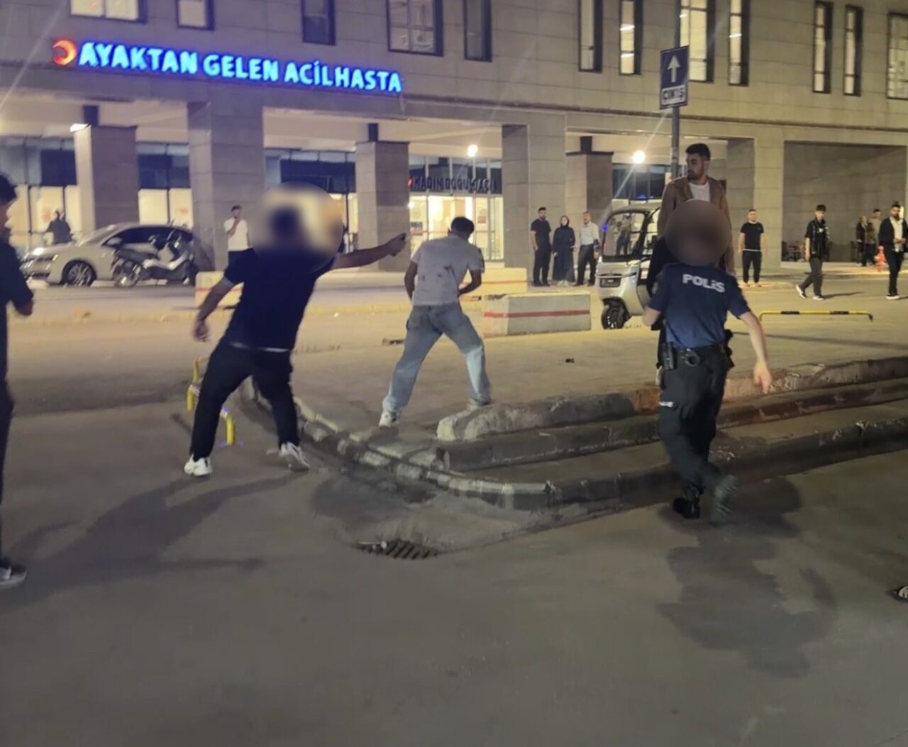 Adıyaman Eğitim ve Araştırma Hastanesinde bıçaklı saldırıya uğrayan 2 güvenlik