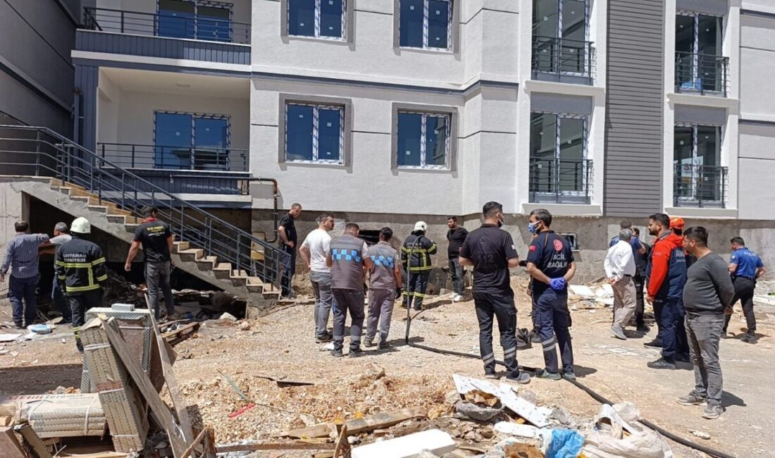 Adıyaman’da yapımı devam eden bir inşaatta doğalgaz borusundan sızan gazın