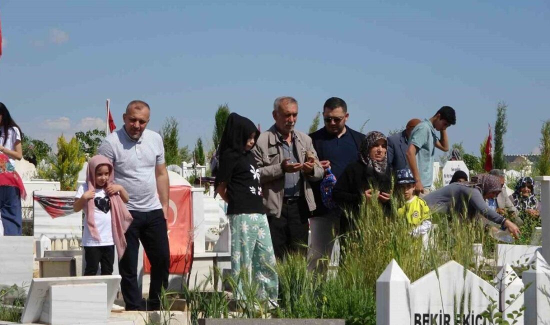 Adıyaman’da 6 Şubat depremlerinde hayatını kaybedenlerin depremzede yakınları, Kurban Bayramı