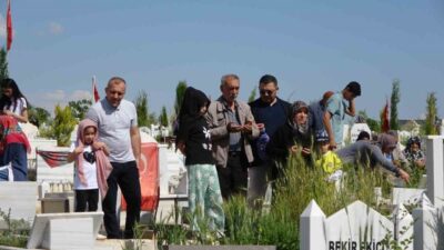 Adıyaman’da 6 Şubat depremlerinde hayatını kaybedenlerin depremzede yakınları, Kurban Bayramı