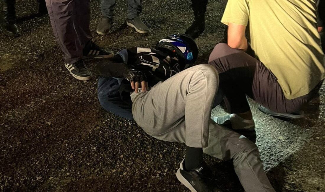 Adıyaman’da seyir halinde olduğu sırada çukura giren motosikletin devrilmesi sonucu