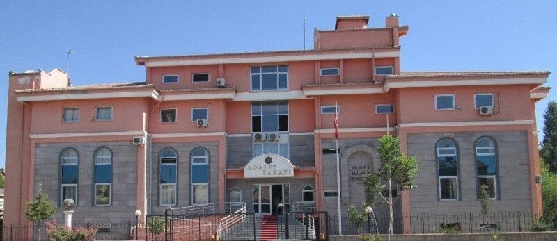 Adıyaman’ın Gölbaşı ilçesinde düzenlenen tefecilik operasyonunda 7 şahıs gözaltına alındı.