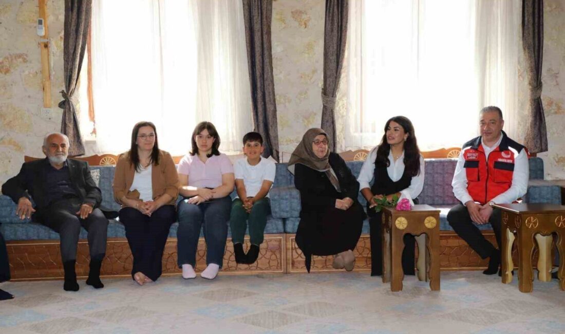 Adıyaman’da Milli Aile Haftası kapsamında düzenlenen “Üç Kuşak Buluşması” programında
