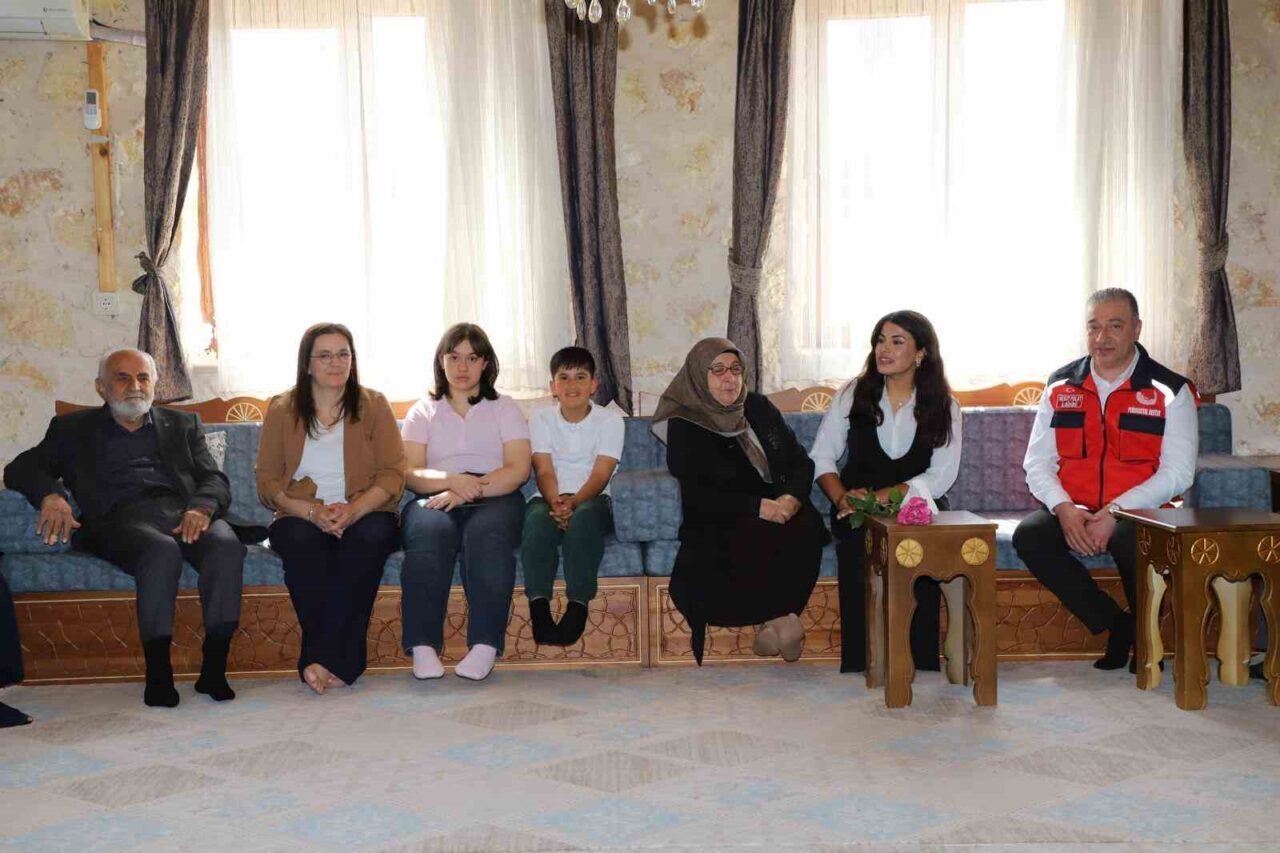 Adıyaman’da Milli Aile Haftası kapsamında düzenlenen “Üç Kuşak Buluşması” programında