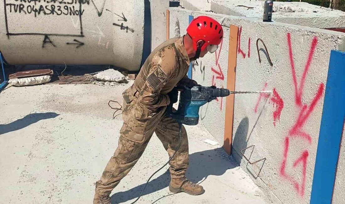 Çanakkale Afet ve Acil Durum Yönetimi Başkanlığı Müdürlüğü personeli tarafından