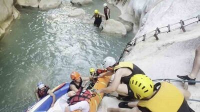 Tatil için geldiği Antalya’da Göynük Kanyonu’nda yürüyüşe çıkan ve ayağını