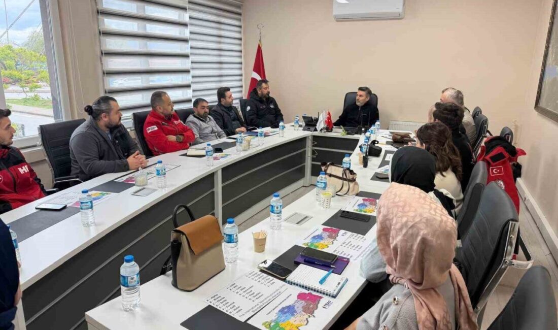 Kocaeli’de sivil toplum kuruluşlarına, afetlere hazırlık kapsamında haberleşme altyapısını güçlendirmeye