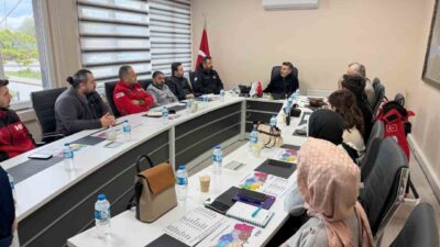 Kocaeli’de sivil toplum kuruluşlarına, afetlere hazırlık kapsamında haberleşme altyapısını güçlendirmeye