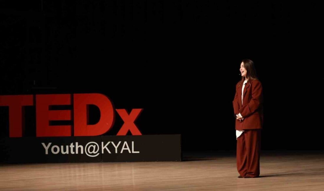 Türk pop ve alternatif müziğin genç temsilcilerinden Elif Afra Kılıç
