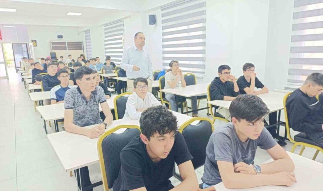 Afyonkarahisar’da Kur’an kursu öğrencilerine yönelik ‘Teknoloji Bağımlılığı’ konulu seminer verildi.