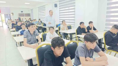 Afyonkarahisar’da Kur’an kursu öğrencilerine yönelik ‘Teknoloji Bağımlılığı’ konulu seminer verildi.