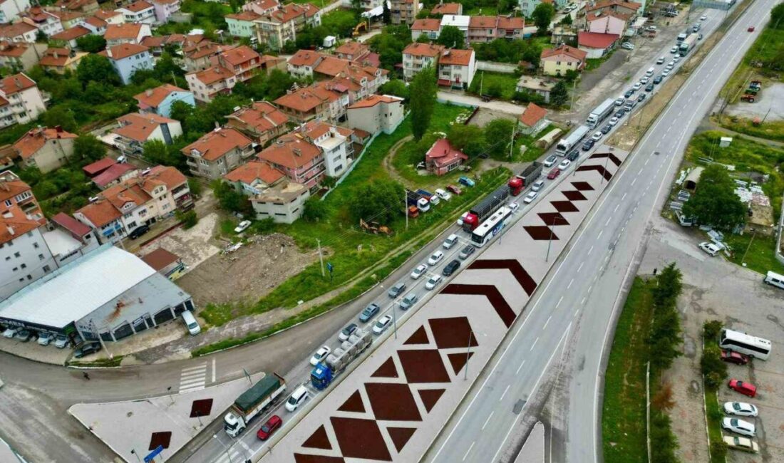 Ege Bölgesi’nin kavşak noktalarından biri olan Afyonkarahisar’da, bayram tatilinin başlamasıyla