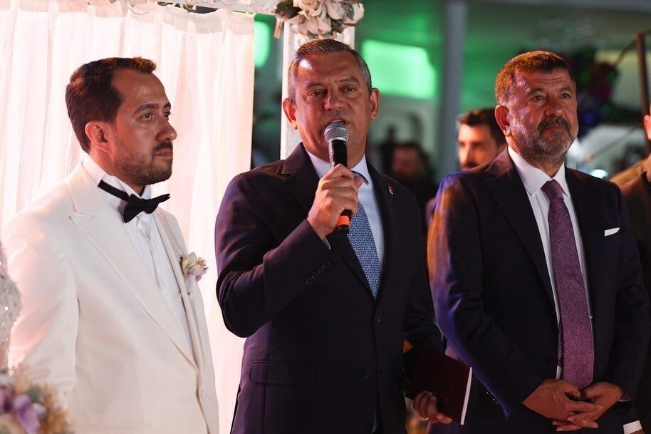 CHP Malatya Milletvekili Veli Ağbaba’nın makam şoförü Gaffar Çiçek tutuklandı.