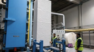 Ağrı’nın Doğubayazıt ilçesinde Ağrı Dağı eteklerinde faaliyet gösteren strafor fabrikası,