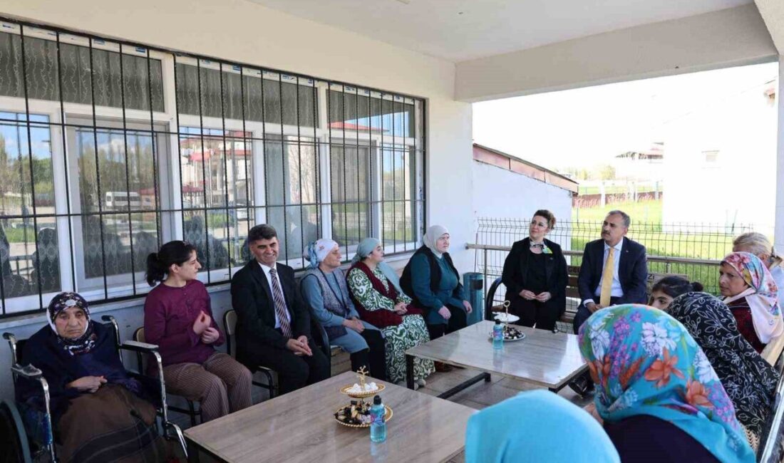 Ağrı Valisi Önder Bozkurt ve eşi Betül Bozkurt, Kurban Bayramı