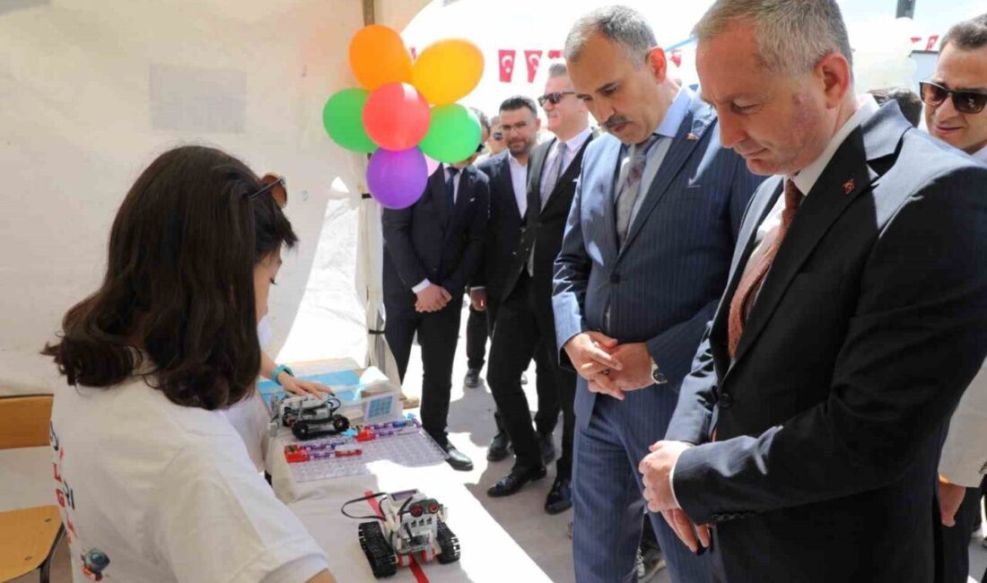 Ağrı’da bu yıl 8’incisi düzenlenen “Bilim Dolu Günler Bilim Şenliği”