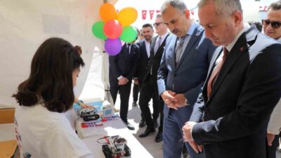 Ağrı’da bu yıl 8’incisi düzenlenen “Bilim Dolu Günler Bilim Şenliği”