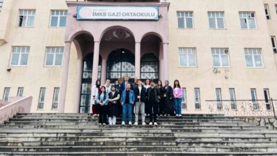 Ağrı’da Gastronomi Kulübü öğrencileri, öğretmenlerin moralini yükseltmek için okulda düzenledikleri