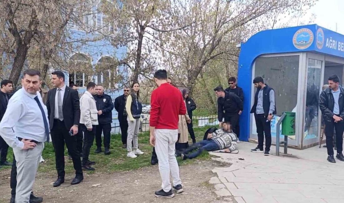 Ağrı’da boşanma aşamasındaki kız kardeşi ile birlikte adliyeye gelen şahıs,