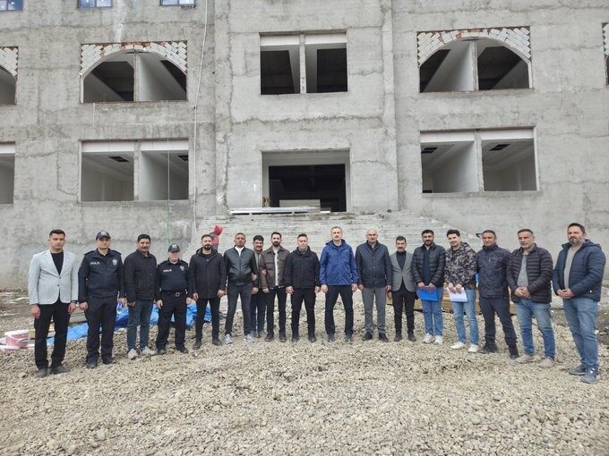 Ağrı Valisi Önder Bozkurt, İl Emniyet Müdürlüğü’nün yeni hizmet binasında
