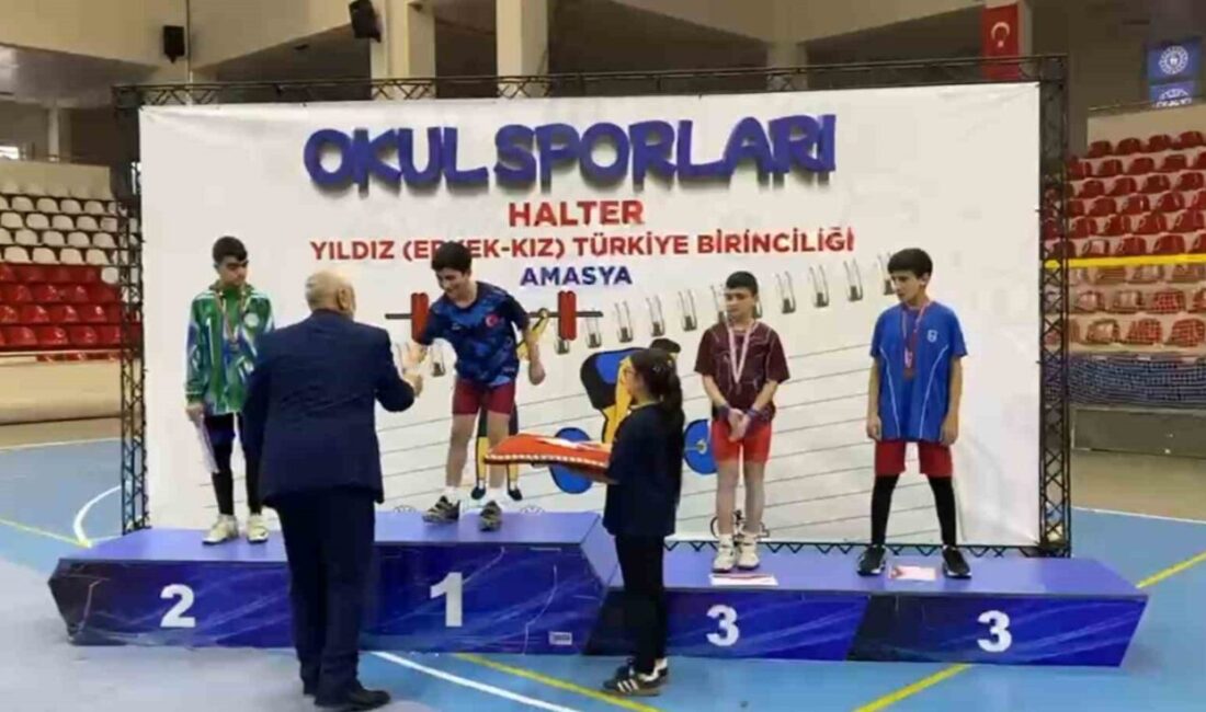 Amasya’da düzenlenen Okul Sporları Halter Yıldız (Erkek-Kız) Türkiye Şampiyonası’nda 42