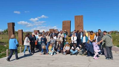 Bitlis’in Ahlat ilçesindeki Selçuklu Meydan Mezarlığı’nda Kurban Bayramı’nda ziyaretçi yoğunluğu
