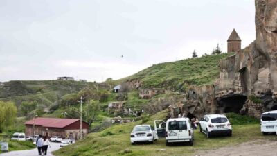 Bitlis’in Ahlat ilçesinde bulunan tarihi ve doğal güzellikler, Kurban Bayramı
