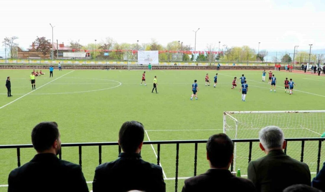 Bitlis’in Ahlat ilçesinde Bitlis Gençlig Liseler Arası Bölge Maçları başladı.