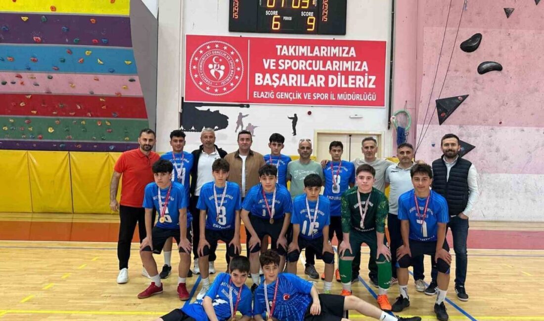 Erzurumspor’un eski futbolcularından Taner Aykut’un Okul Müdürlüğünü yaptığı Ahmet Hamdi